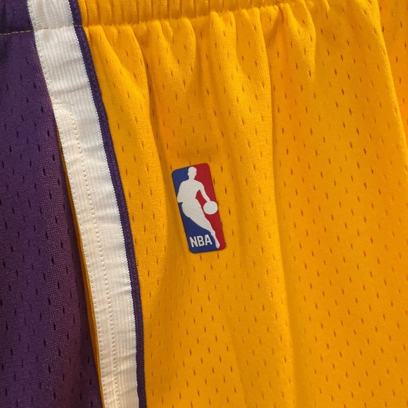 Mitchel & Ness Men's Los Angeles Lakers Hardwood Classics Swingman Shorts - Picture 6 of 7